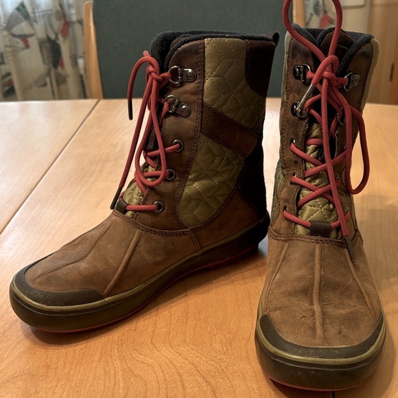 Keen Shoes - KEEN Elsa II Women’s Quilted Leather Boots.  Size 7
